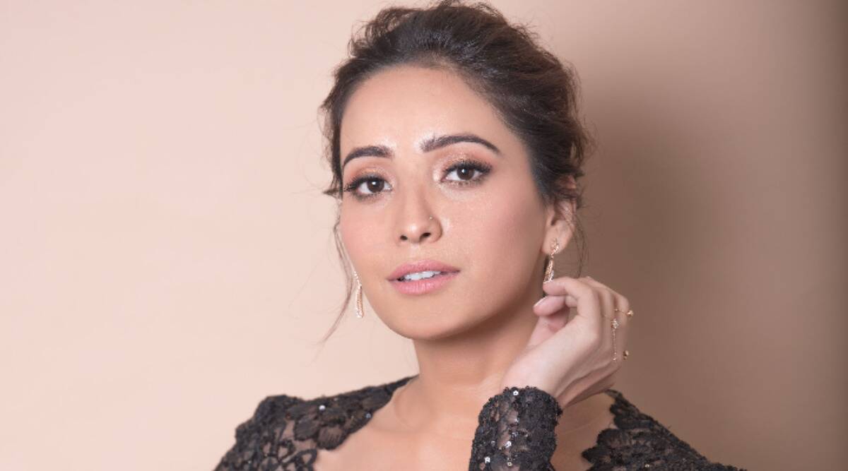 Asha Negi Full Bio: Height, Age, Boyfriend, Family, and More ...